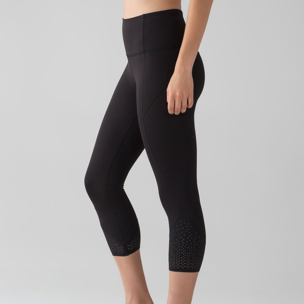 NEW Lululemon Anew Crop (21") in Black size 4